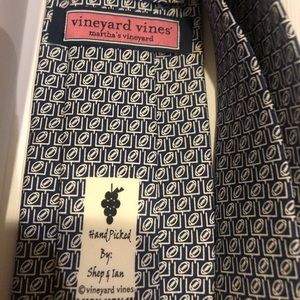 🆕 RARE!! Vineyard Vines Football Tie